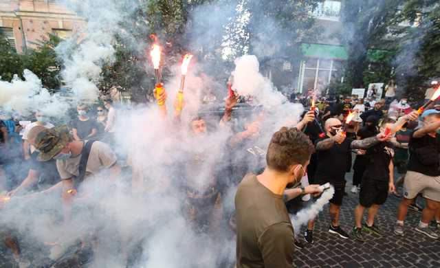 В Киеве протестовали под посольством Беларуси из-за смерти Шишова