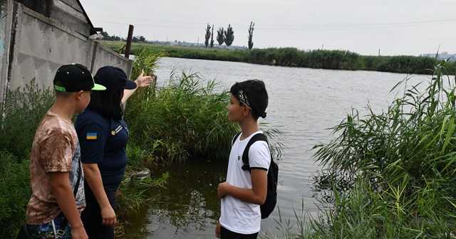 "Пошла в воду и стало плохо": в Николаевской области дети спасли женщину