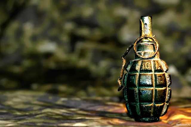 "Захват здания": мужчина с гранатой зашел в здание Кабмина