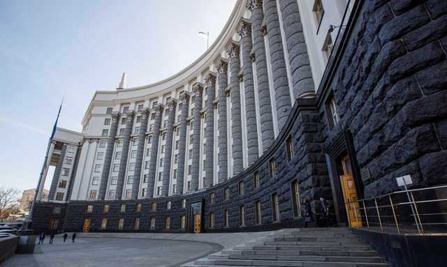 В Киеве перекрыли движение по прилегающим к Кабмину улицам