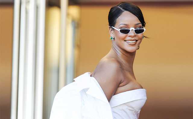 Рианна заработала миллиард долларов и стала самой богатой певицей в истории