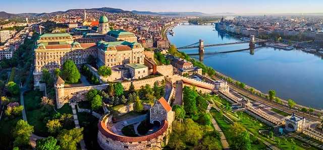 Без тестов, вакцинации и карантина: Венгрия сняла ограничения для автопутешественников