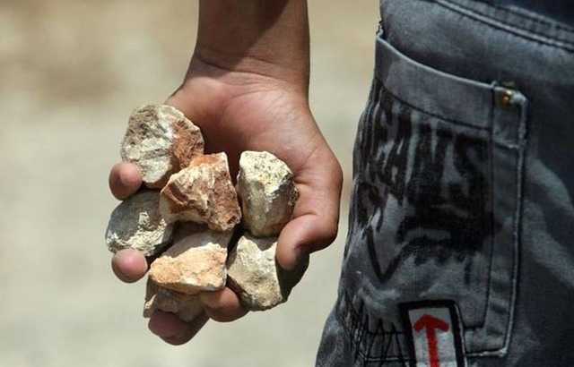 На Тернопільщині підлітки закидали авто камінням