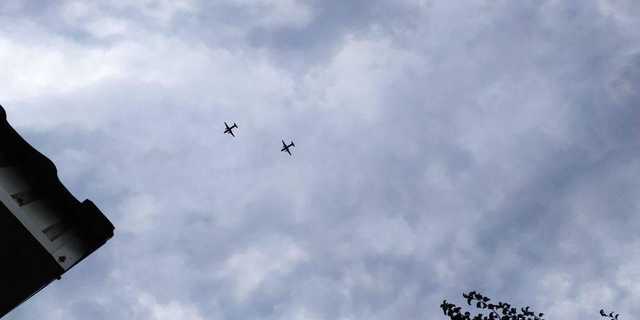 В небе над Киевом заметили истребители