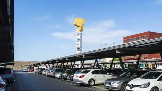 В Киеве охранник парковки на Троещине продал на запчасти оставленное на стоянке авто