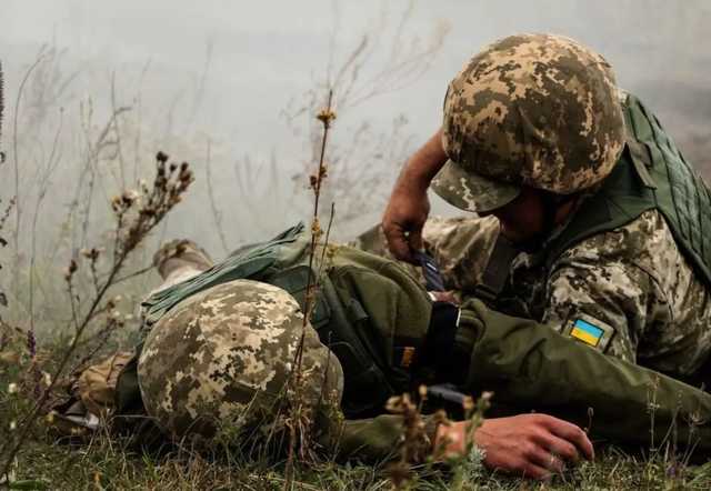 На Донбассе ранен украинский военный
