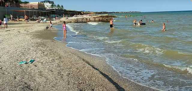 Медуз нет - людей тоже. В Кирилловке показали, что такое "бархатный сезон"