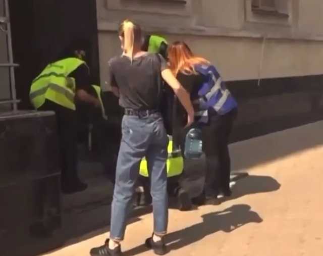 На Банковой произошел взрыв, ранен полицейский