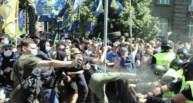 Виновные будут наказаны, – Монастырский отреагировал на столкновения под ОП