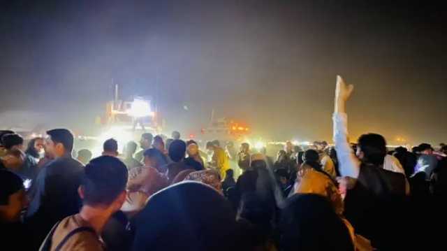 Появились видео бегства военных и гражданских из столицы Афганистана