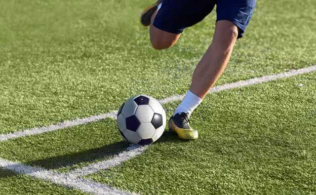 Внезапно потерял сознание: на Тернопольщине во время футбольного матча умер 29-летний мужчина