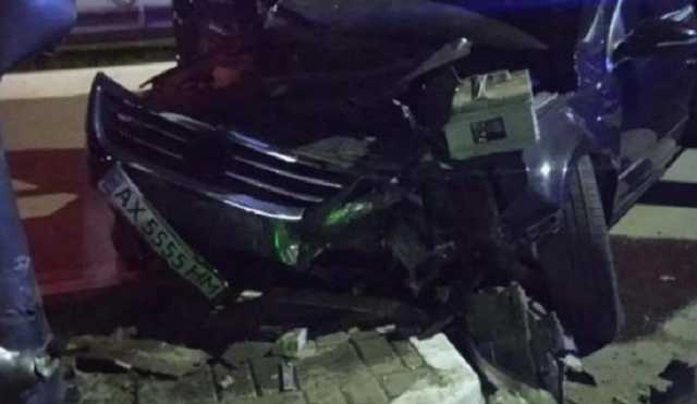 На Харьковщине девушка за рулем авто влетела в газовую заправку