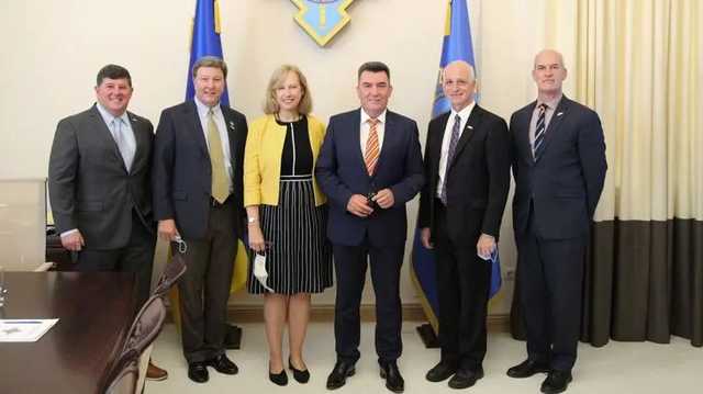 В Киев прилетели члены комитета Конгресса США по вооруженным силам