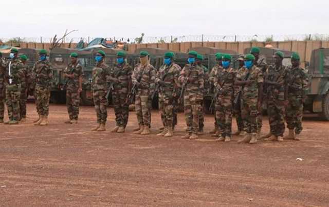 Подорвали автомобиль и открыли огонь: в Мали группа военных попала в засаду