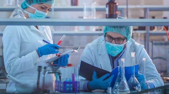 Эффективность вакцины от коронавируса Pfizer снижается быстрее, чем AstraZeneca, - исследование