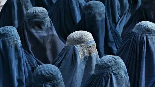 Бурки, секс-рабство и казни: что будет с афганскими женщинами при "Талибане"
