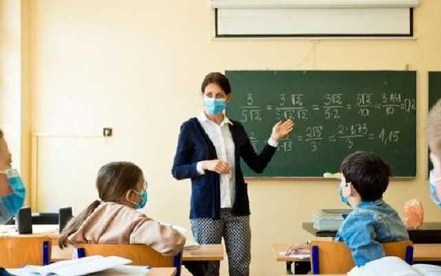 С декабря учителям должны повысить зарплату на 8% - Шкарлет