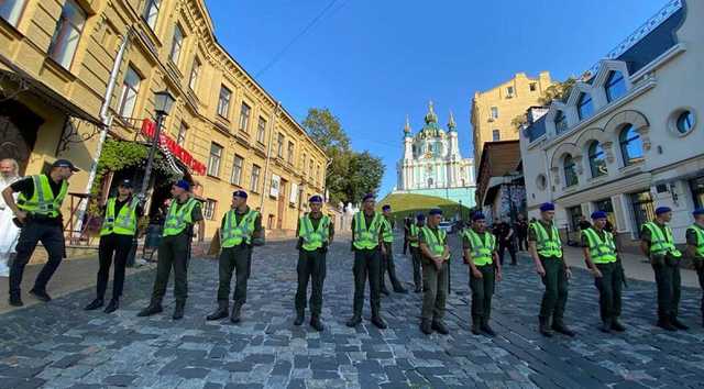 Из-за патриарха Варфоломея в Киеве полностью перекрыли Андреевский спуск