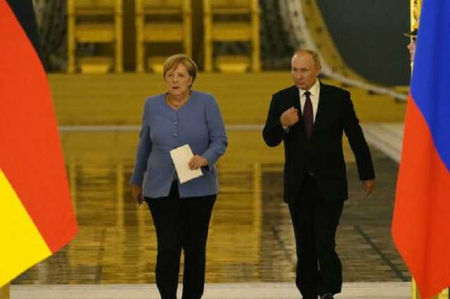 Меркель при Путине заявила, что аннексия Крыма – нарушение территориальной целостности Украины