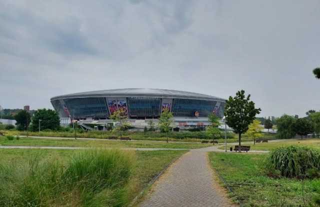 "Просто умирает": Блогер показал, как сейчас на самом деле выглядят стадионы в Донецке