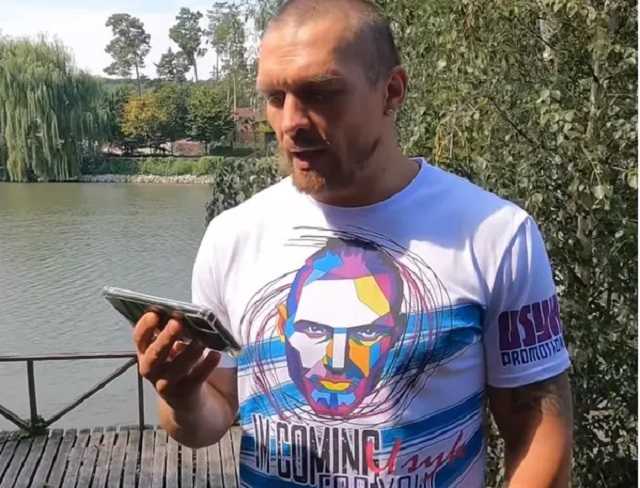 "Ти у мене єдина": Усик в стихах поздравил Украину с Днем Независимости