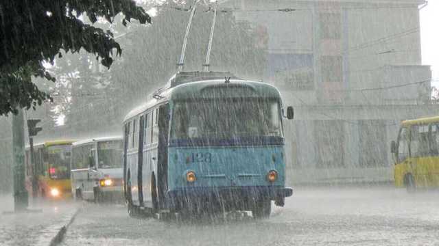 Ровно затопило: в городе отменили часть мероприятий ко Дню Независимости