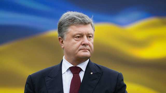 Порошенко облили зеленкой на Крещатике