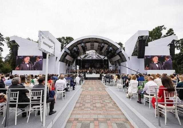 В Киеве разгорелся скандал из-за "бесплатного" концерта Андреа Бочелли