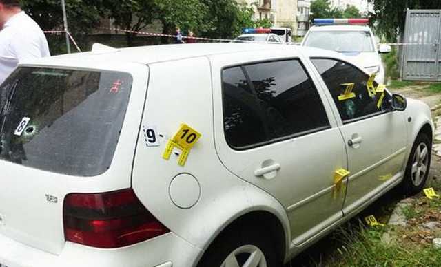 В Киеве двое мужчин устроили стрельбу по автомобилю