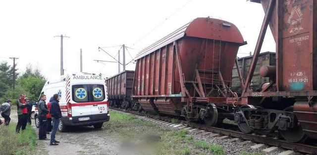 Залез на вагон поезда: на Киевщине погиб 13-летний мальчик