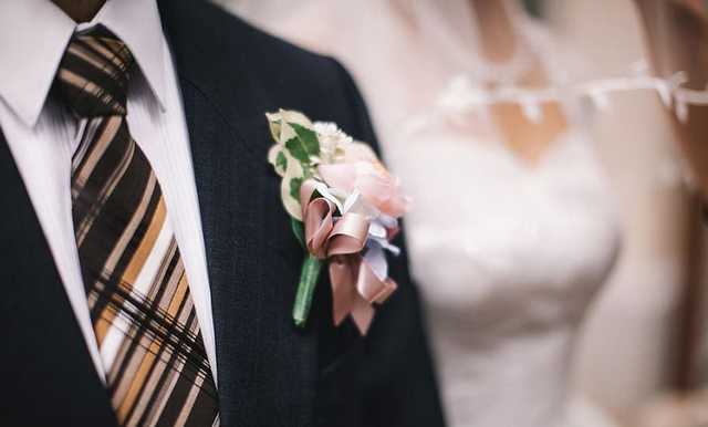 В Сети возмущены свадебным танцем на проезжей части в Харькове