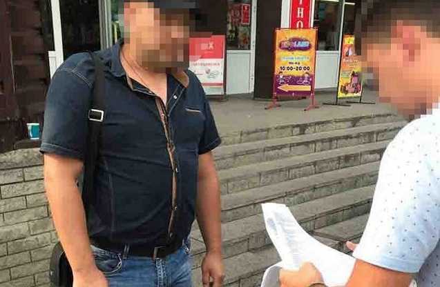 На Дніпропетровщині голову ОТГ затримали за вимагання ₴500 тис. хабаря