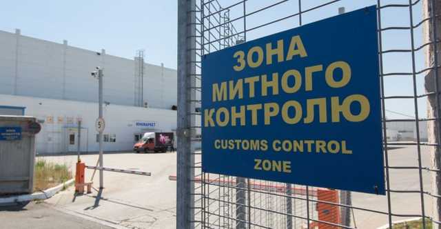 Инспектору Галицкой таможни вручили подозрение в коррупции