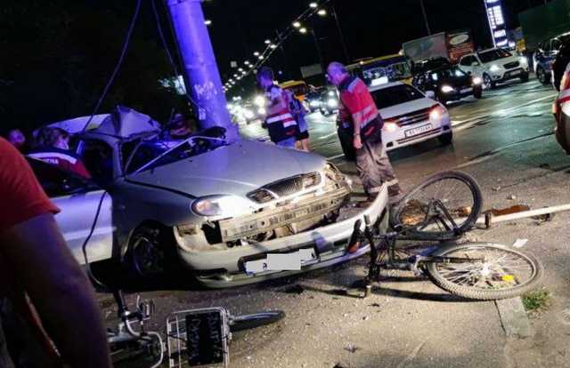 Збив велосипедистів та загинув: у Києві сталася смертельна ДТП