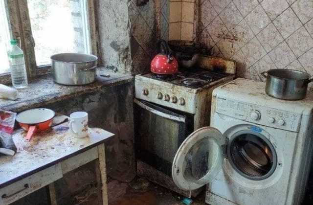 У одесситки, которая превратила квартиру в свалку, забрали 9-летнего сына