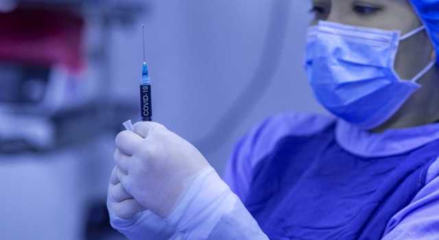 Словаччина припиняє вакцинацію російським препаратом "Спутник V"