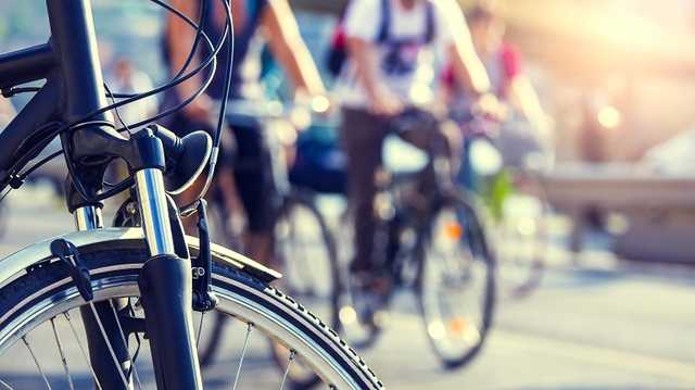 В Киеве подросток отметил 1 сентября прыжком на велосипеде с крыши школы