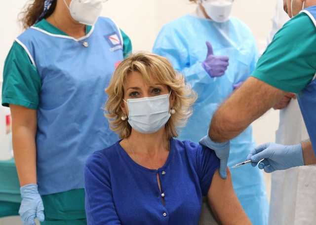 Нужна ли третья прививка от COVID-19: ученый дал детальное разъяснение