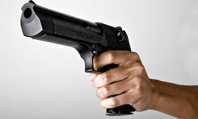 Помощник нардепа-«слуги» угрожал травматом на автомойке