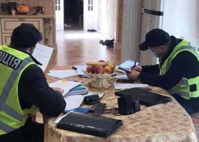 В Киеве мошенники присваивали квартиры, незаконно удерживая их владельцев