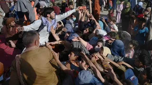 США выплатят больше двух тысяч долларов каждому беженцу из Афганистана