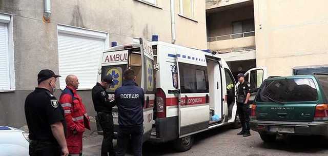 Мужчина во время застолья убил киевлянина, воткнув ему нож в ногу