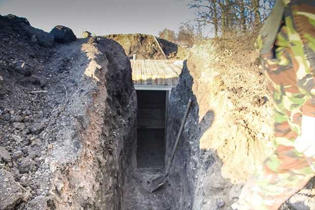 Украинские журналисты попали под обстрел на Донбассе