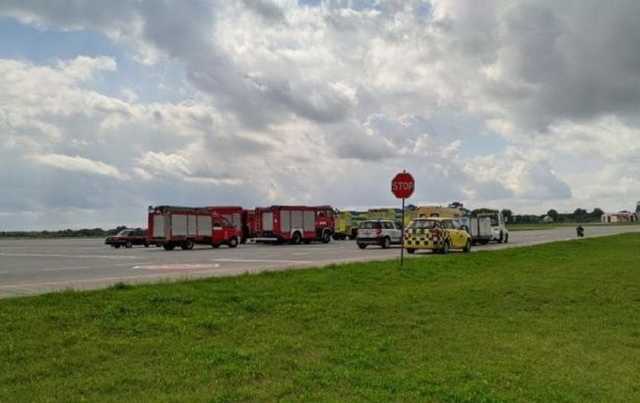 Во Львове самолет совершил аварийную посадку