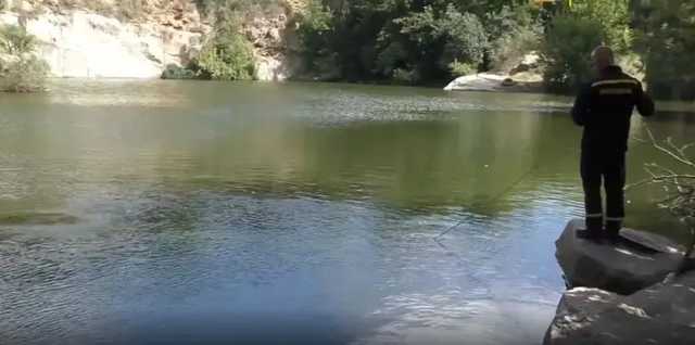 В Умани водолазы спасателей почистили водоем, где хасиды проводят ритуальное омовение