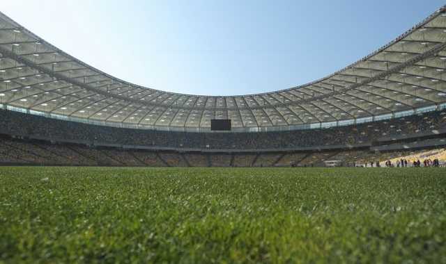 Во время матча Украина - Франция на поле выбежал ребенок