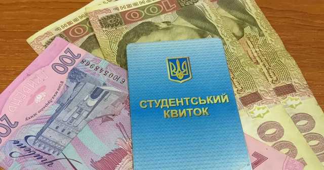 Кабмин повысил стипендии студентам, но сократил количество получателей