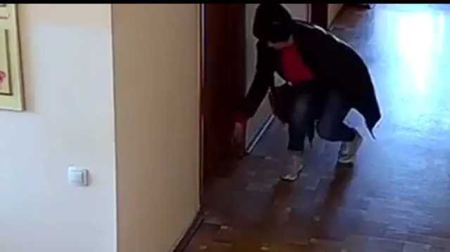 В Ромнах сотрудница мэрии подсыпала коллегам землю с кладбища