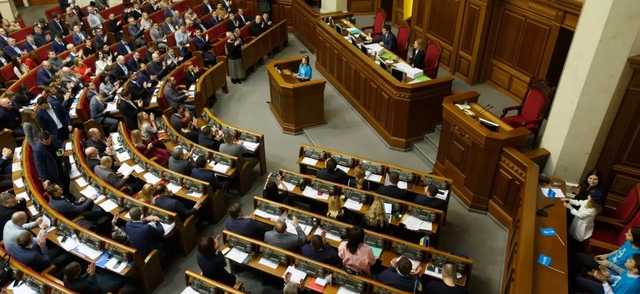 Стало известно, кто из нардепов дольше остальных выступал в Раде