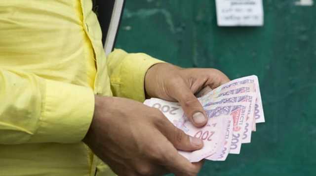 “20 грн мало, давай 50!”: у Рівному роми нахабно виманюють гроші в перехожих